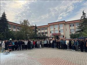 Yalova Meslek Yüksekokulunda Afet ve Acil Durum Tatbikatı Gerçekleştirildi